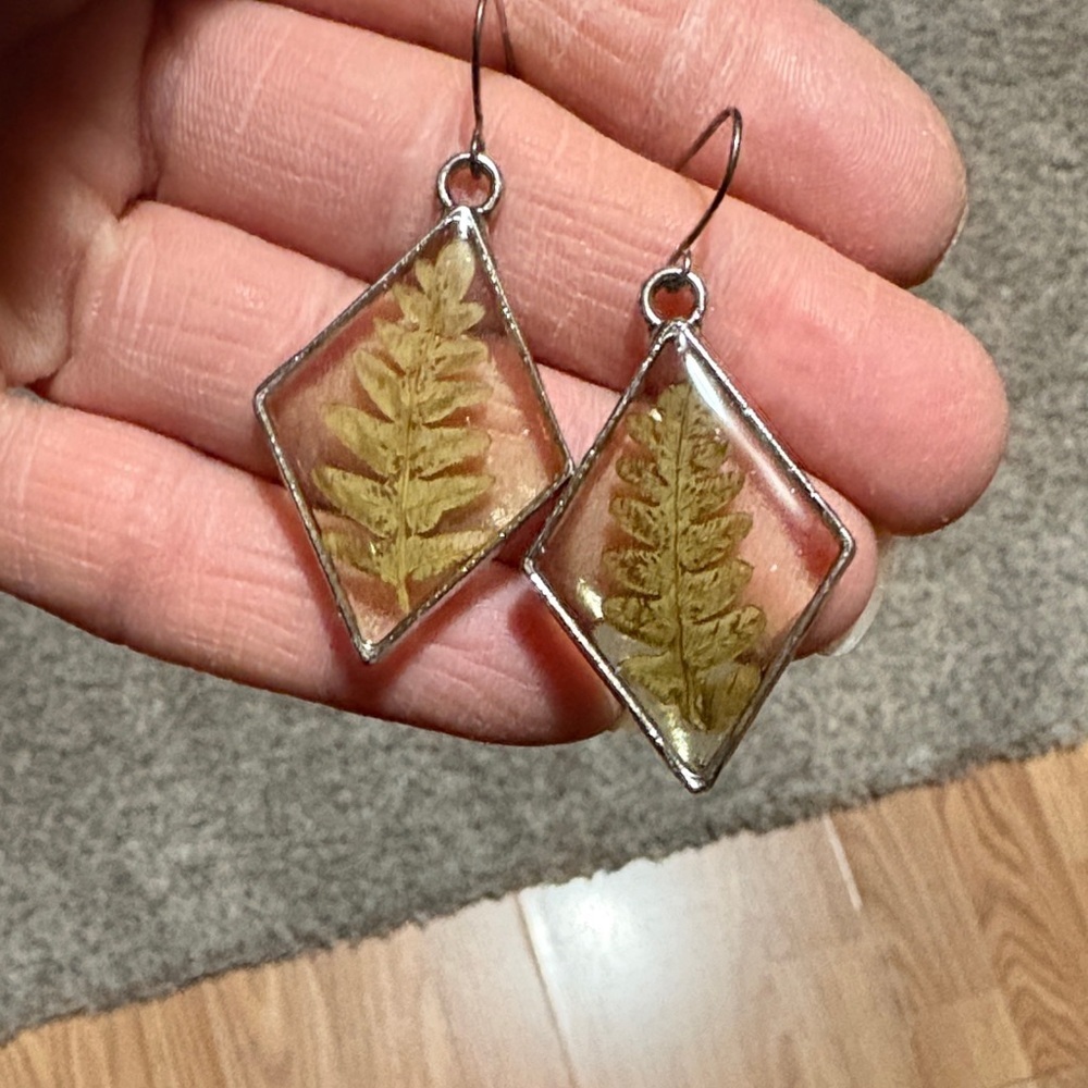 HANDCRAFTED VINTAGE LIGHT YELLOW FERN BOTANICAL RESIN SILVER HOOK 2" EARRINGS